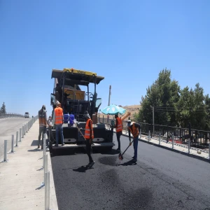 Evren Sanayi Sitesi Katlı Köprülü Kavşağı'nda Asfalt Serimi Devam Ediyor