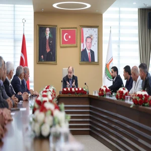 BAŞKAN GÜLPINAR, SURUÇLU MUHTARLARIN TALEPLERİNİ DİNLEDİ