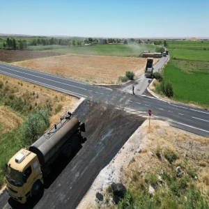 BÜYÜKŞEHİR’İN SURUÇ KIRSALINDA YOL ATAĞI SÜRÜYOR