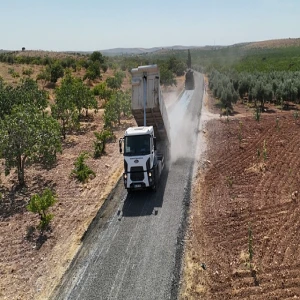 Büyükşehir'den Birecik'te 40 Kilometrelik Grup Yoluna Sathi Asfalt