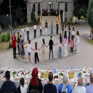 Şanlıurfa Çocuk Hakları Komitesi'nden anlamlı etkinlik: Miniklere sıra gecesi sürprizi!
