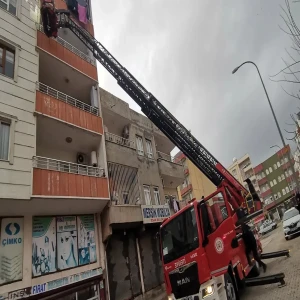 Urfa’da engelli çocuk evde mahsur kaldı! İtfaiye ekipleri yardıma koştu!