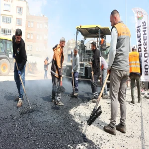 ŞANLIURFA’DA 25 METRELİK YOL PROJESİNDE ASFALT ÇALIŞMALARI BAŞLADI