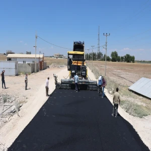 Harran-Akçakale Grup Yolunda Sıcak Asfalt Serimi Başladı