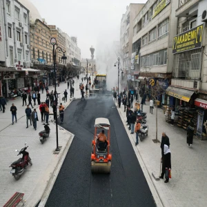 Divanyolu Yayalaştırma Projesi’nde asfalt serimi başladı!