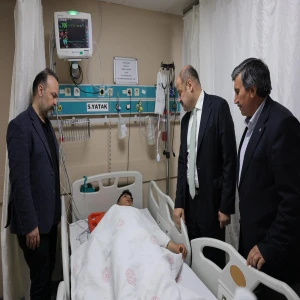 BAŞKAN GÜLPINAR’DAN YARALI ÖĞRENCİLERE ZİYARET