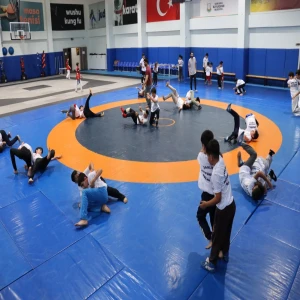 ATA SPORU GÜREŞE YOĞUN İLGİ