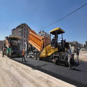 Siverek’te Ramazan Baran Bulvarı Sıcak Asfaltla Yenilendi