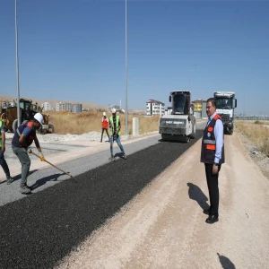 Haliliye’de Asfalt Devrimi: Kendi Asfaltını Üretip Kendi Yolunu Yapıyor