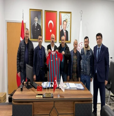Viranşehir Belediyespor’dan Futbol Sahası İçin Gençlik ve Spor Müdürlüğüne Ziyaret