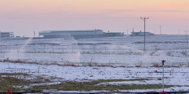 Şanlıurfa’da karla kaplı arazide kaçak elektrikle sulama!