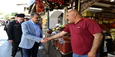 Vali Şıldak, esnaf ve vatandaşları ziyaret etti