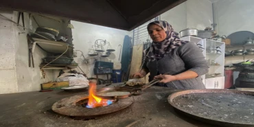 Kadın eliyle yarım asırlık kalaycılık