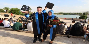 Şanlıurfalı Anne Oğluyla Birlikte Üniversiteyi Bitirdi