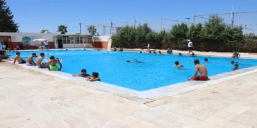 Şanlıurfa'da Ücretsiz Yüzme Havuzları Dolup Taşıyor
