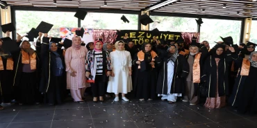 Okuma Yazma Öğrenen Anneler Mezuniyet Sevinci Yaşadı