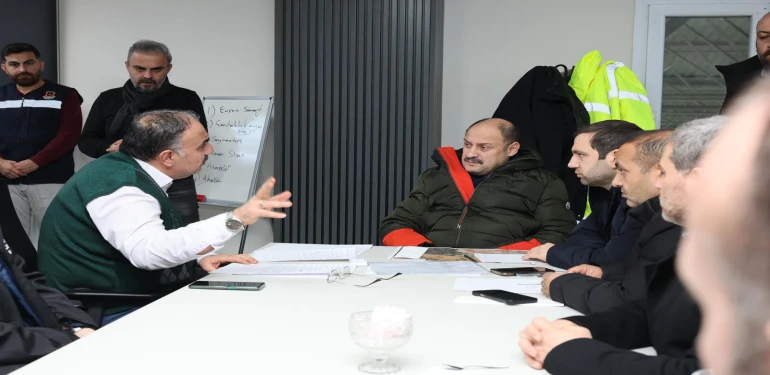 Şanlıurfa’da Karla Mücadele Çalışmaları Aralıksız Sürüyor!