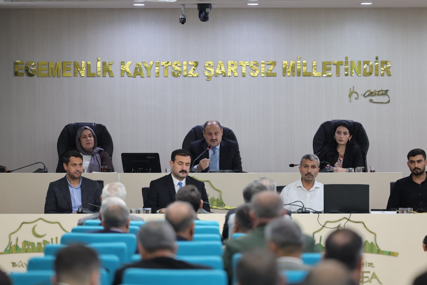 BAŞKAN GÜLPINAR’DAN 300 EVLER MÜJDESİ: ŞANLIURFA’NIN MERKEZİNE BÜYÜK YEŞİL ALAN GELİYOR!