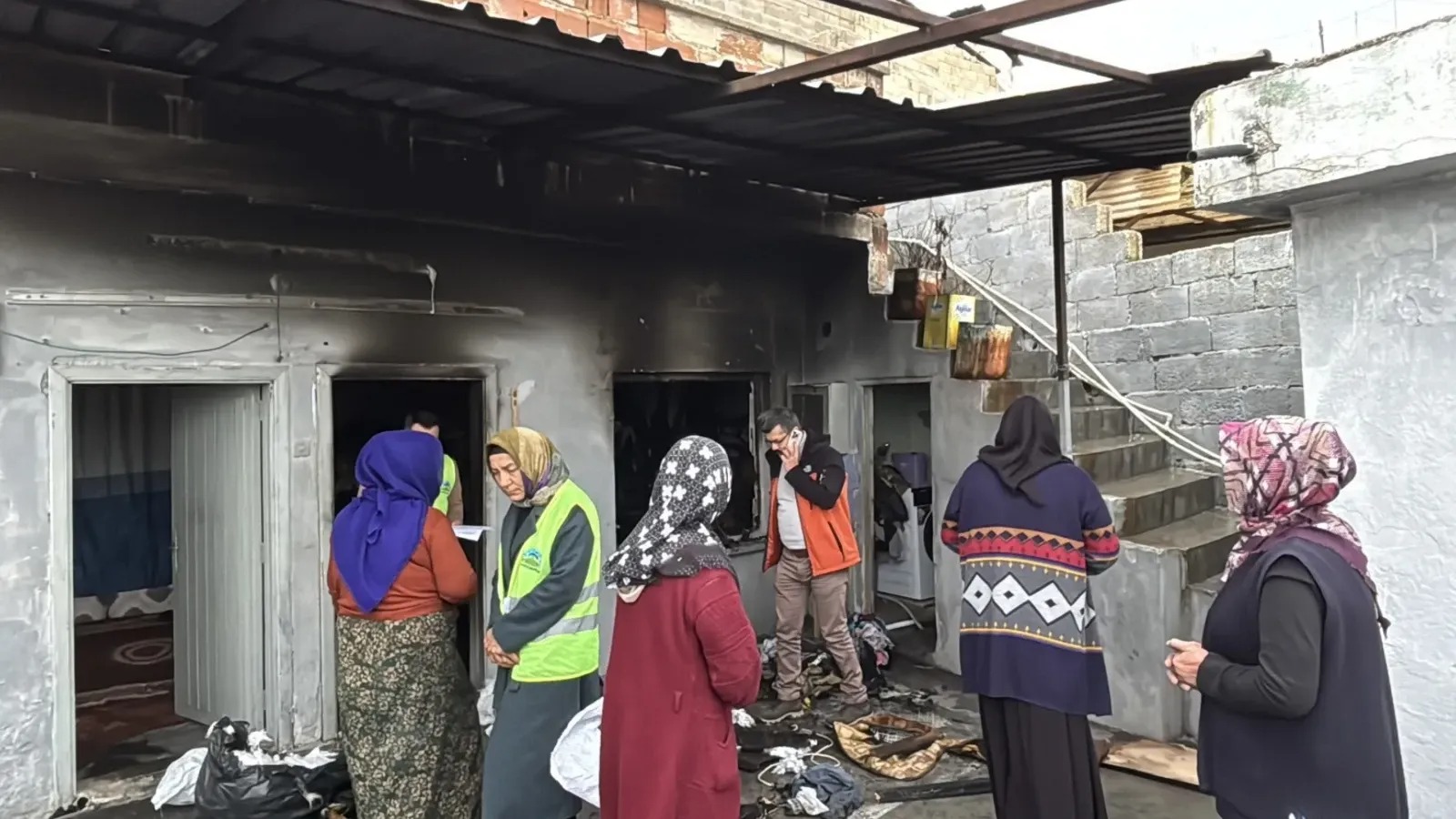 Evi yanan aileye Eyyübiye Belediyesi sahip çıktı