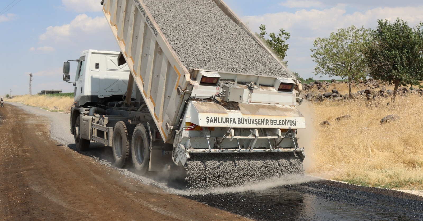 SİVEREK’TE 5 KİLOMETRELİK YOL SATHİ ASFALTLA YENİLENDİ