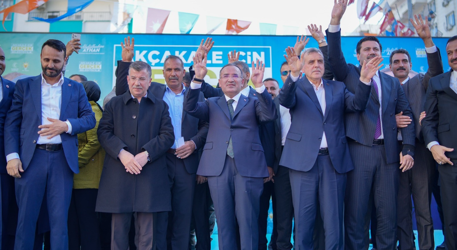 Akçakaleliler Başkan Beyazgül’ü bağrına bastı