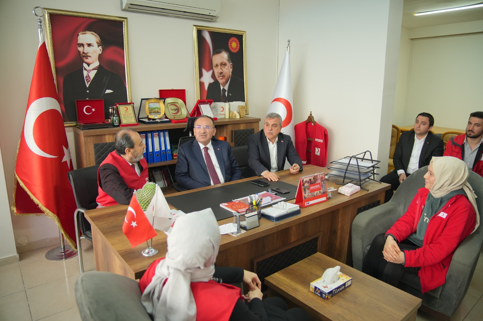 Kızılay’ı ziyaret ettiler