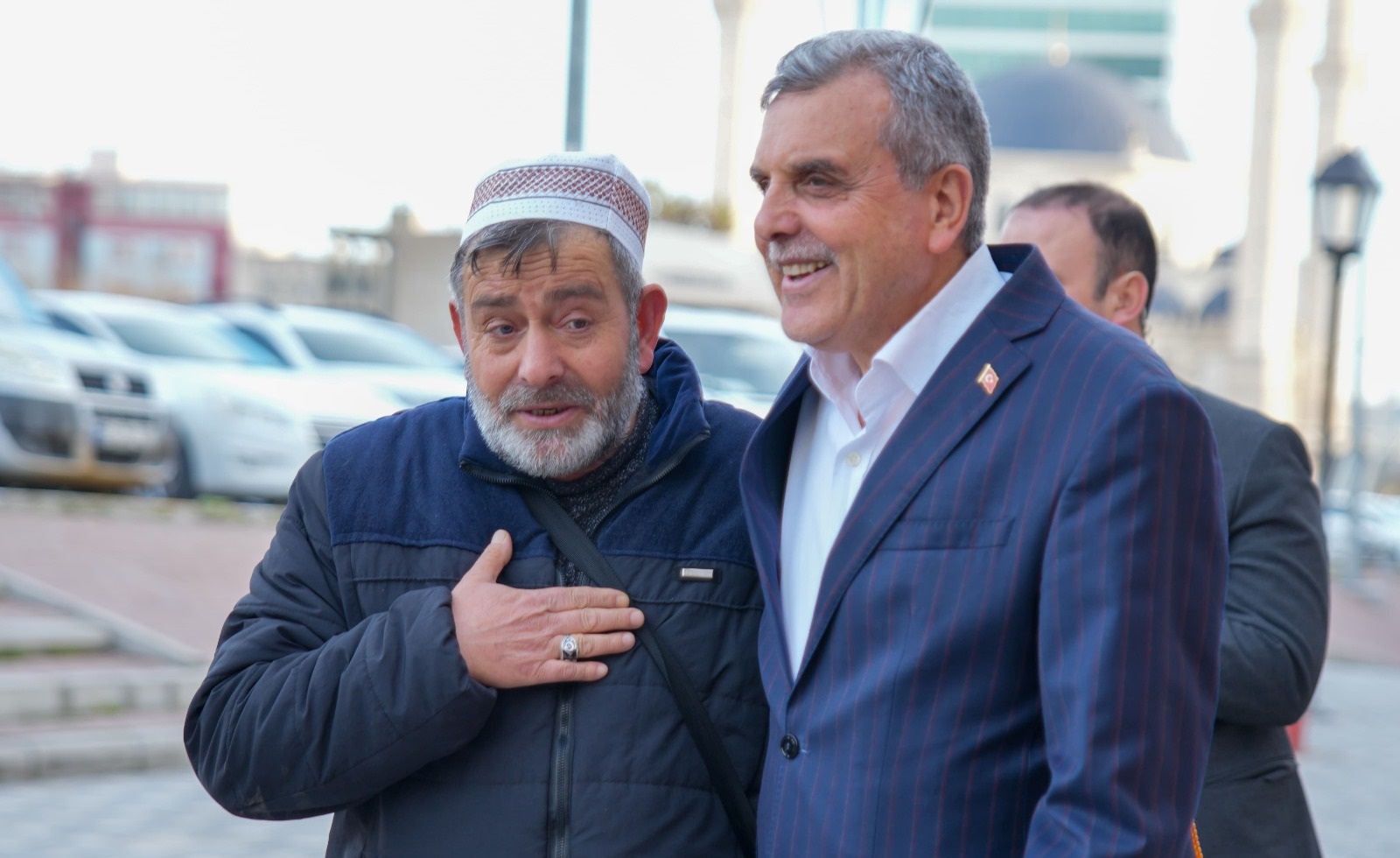 Beyazgül vatandaşların yanında