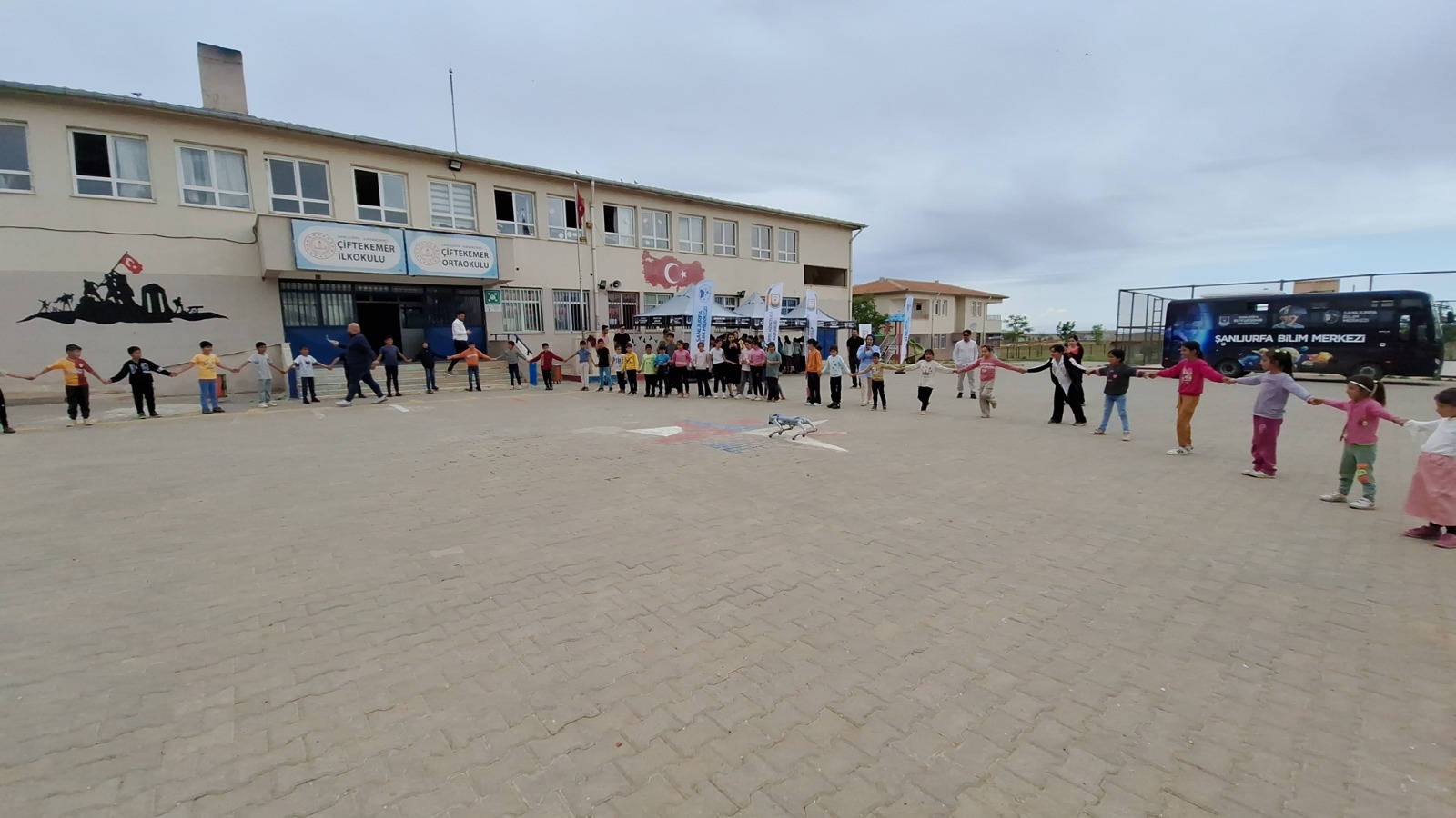 Urfa’da kırsaldaki öğrencilere bilim sürprizi