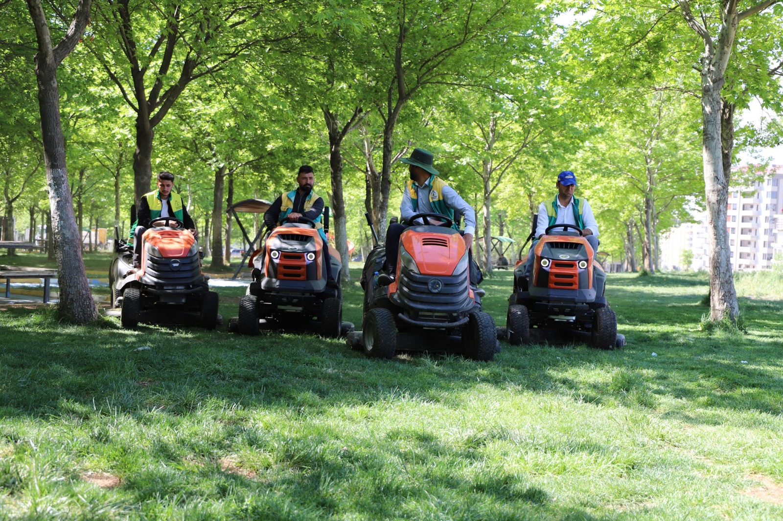Karaköprü’de parklar yaza hazırlanıyor