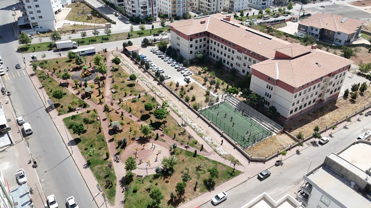 Karaköprü Belediyesi’nden okullara destek