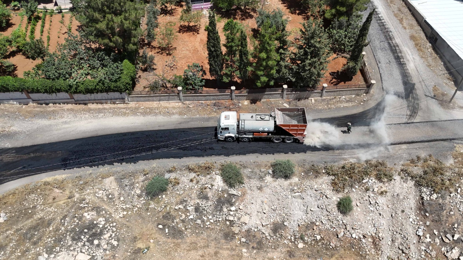 Güllübağ yeni yollarla gelişiyor