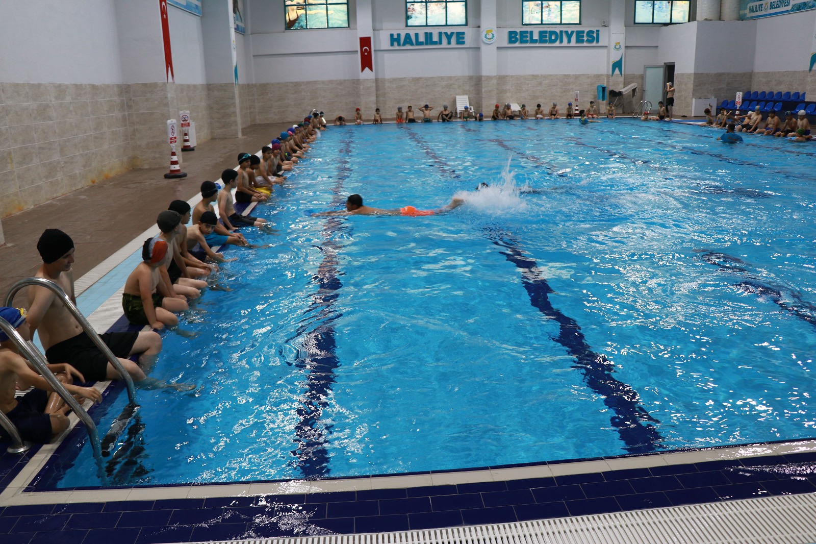 Haliliye’de ücretsiz yüzme eğitimi