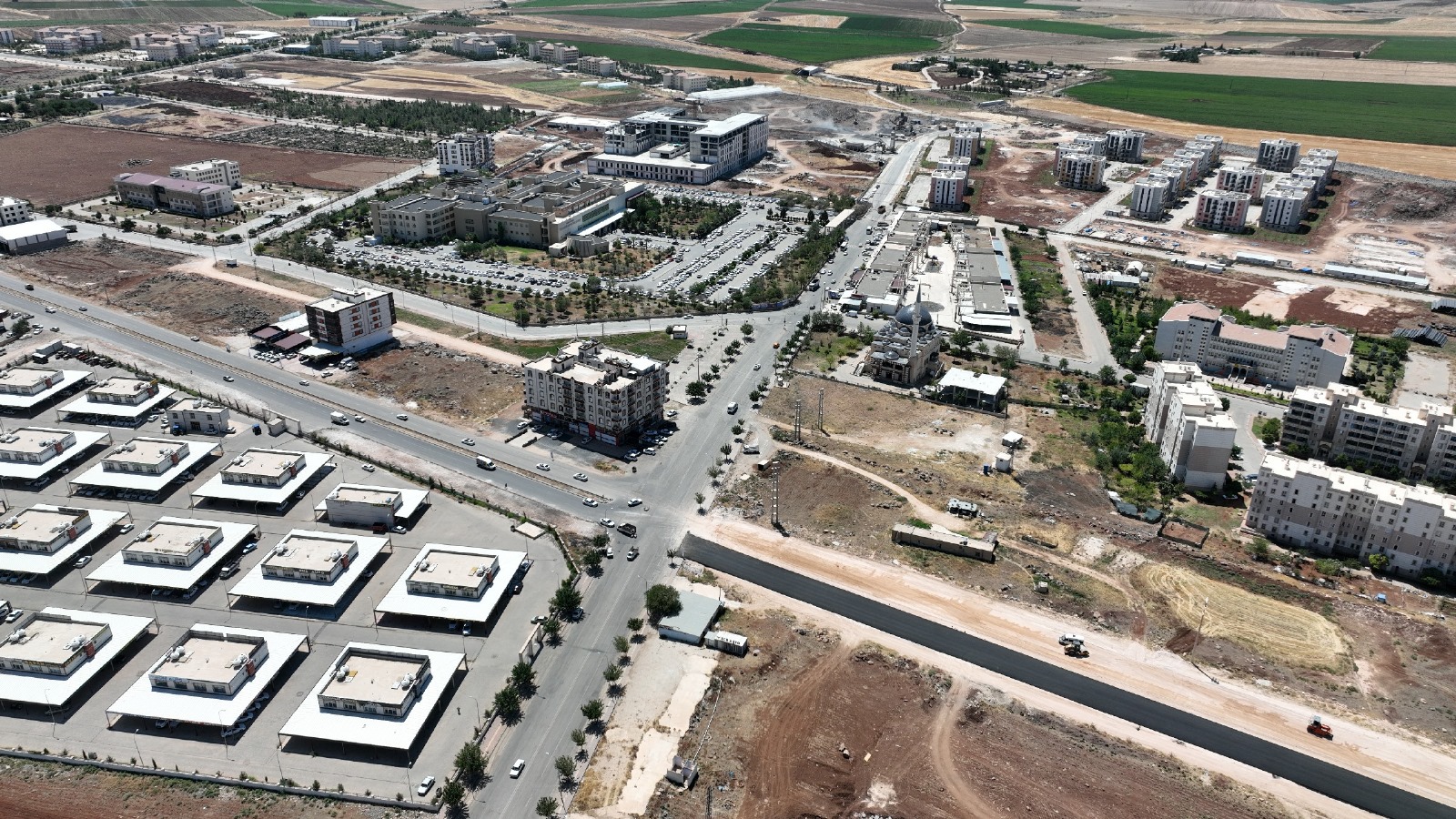 Viranşehir çevre yolu asfaltla buluşuyor