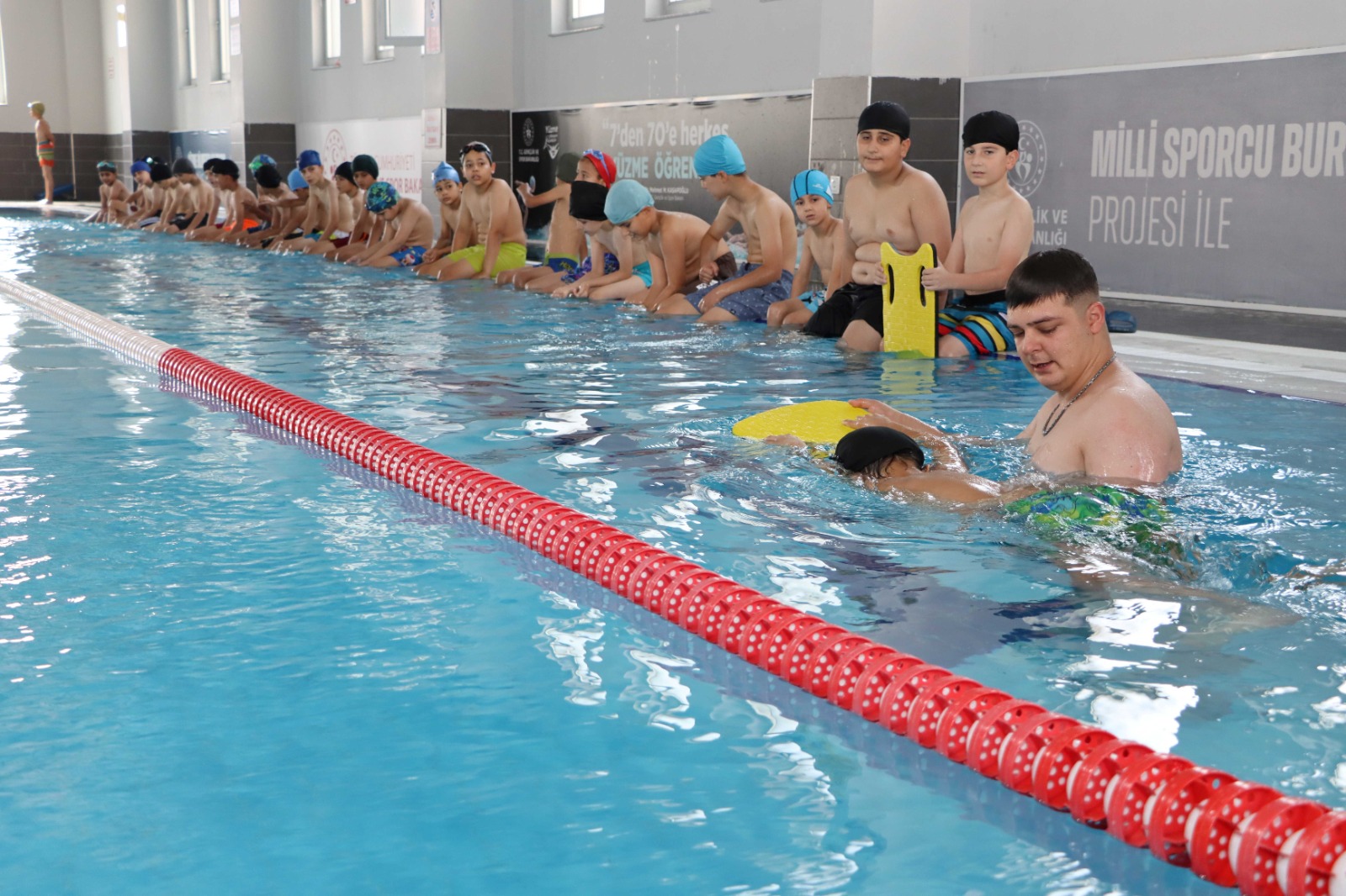 Karaköprü’de yüzme kursuna yoğun ilgi