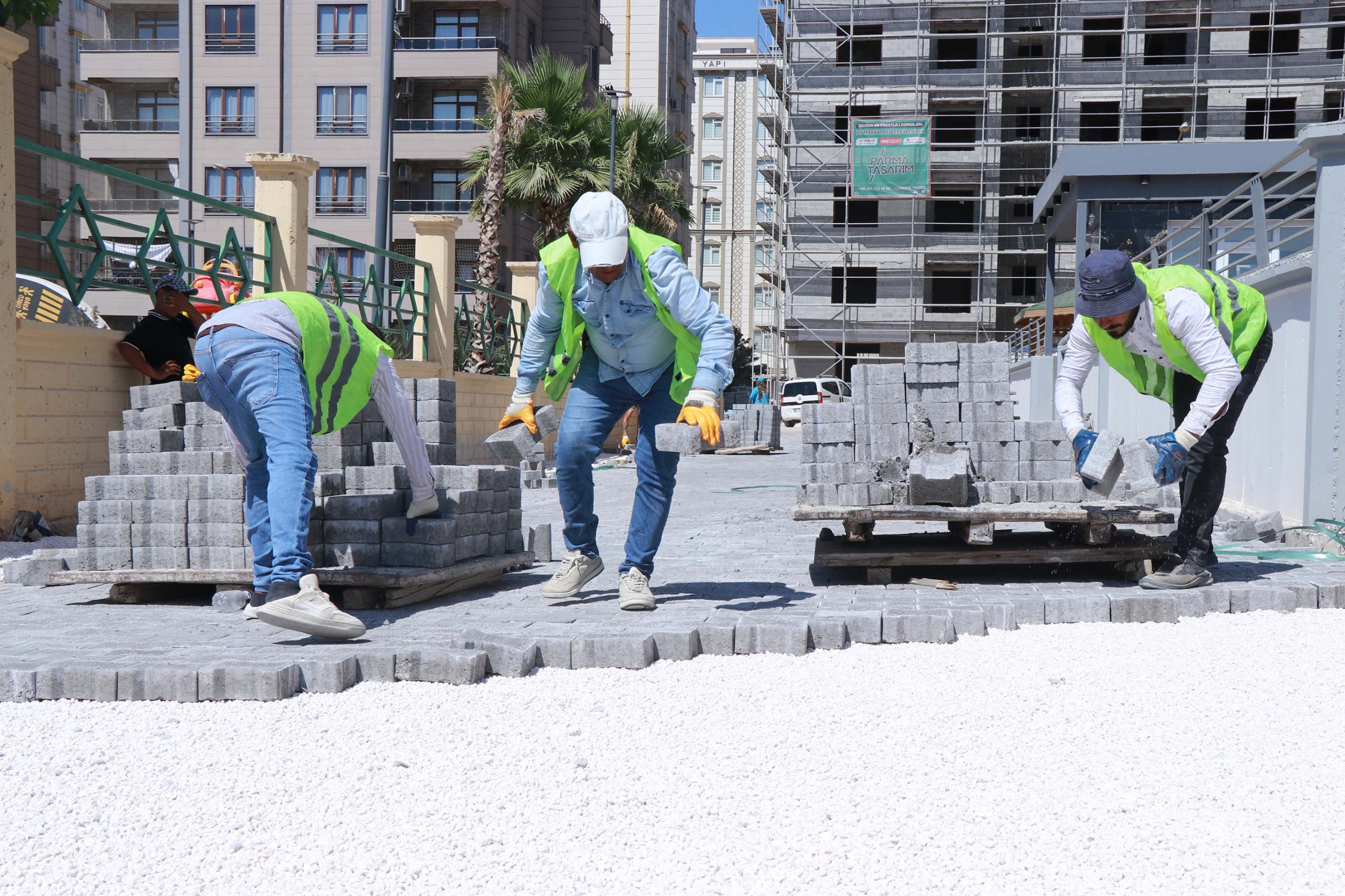 Haliliye’de 3 mahallede hummalı üstyapı çalışması