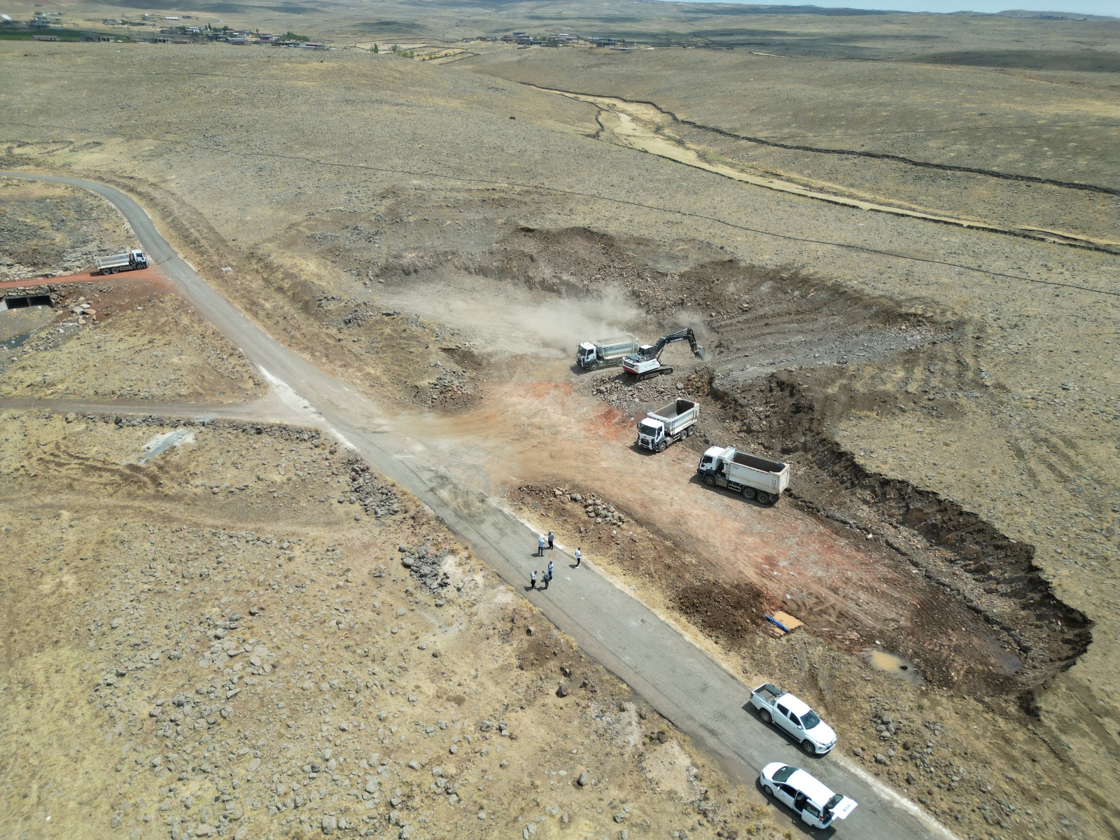 Siverek’te 6 kilometrelik yol betonla yenilenecek