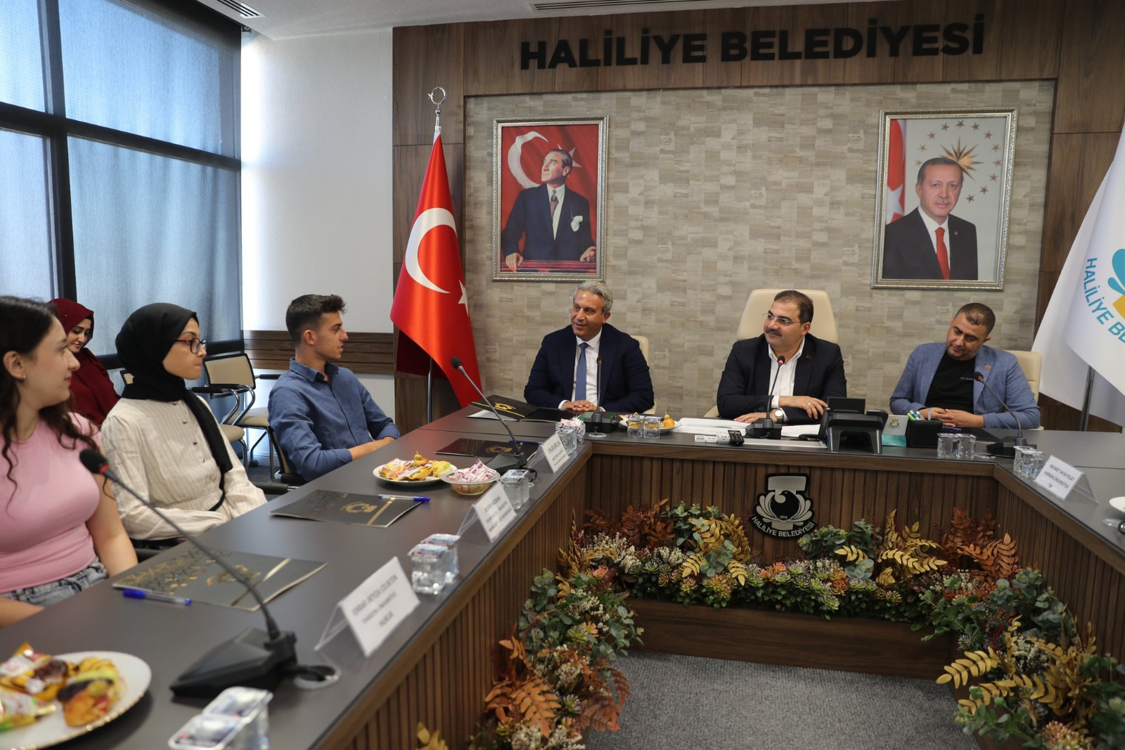 Başkan Canpolat dereceye giren öğrencileri ödüllendirdi