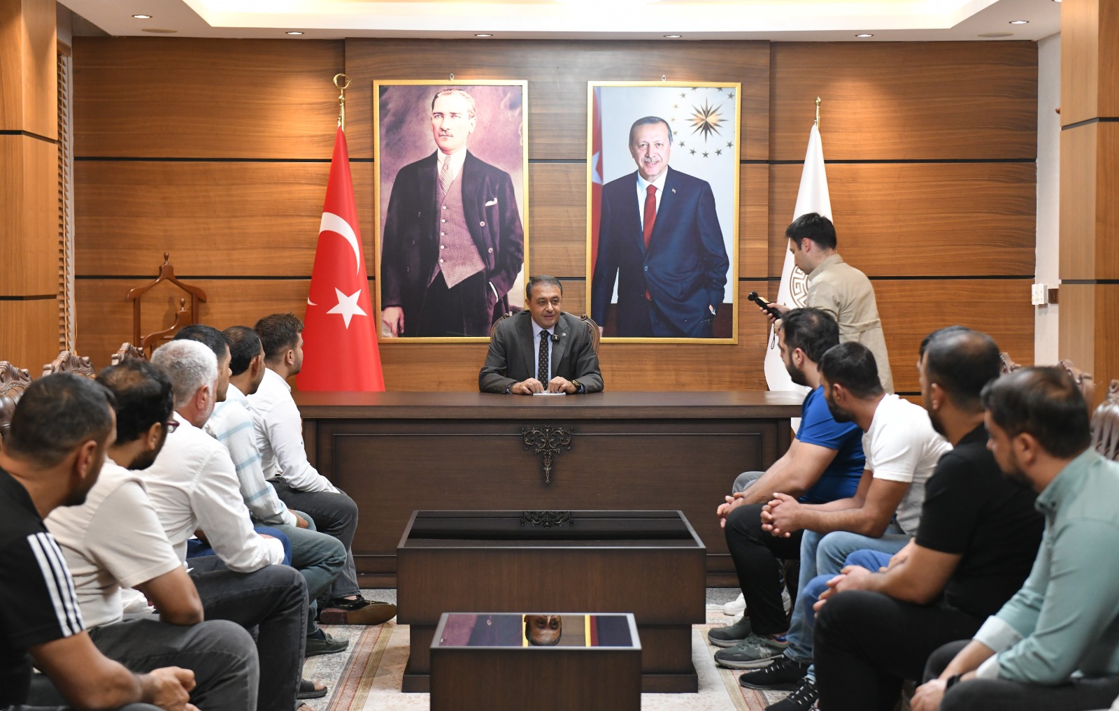 Umuda açılan kapıdan girenler Vali Şıldak’la görüştü