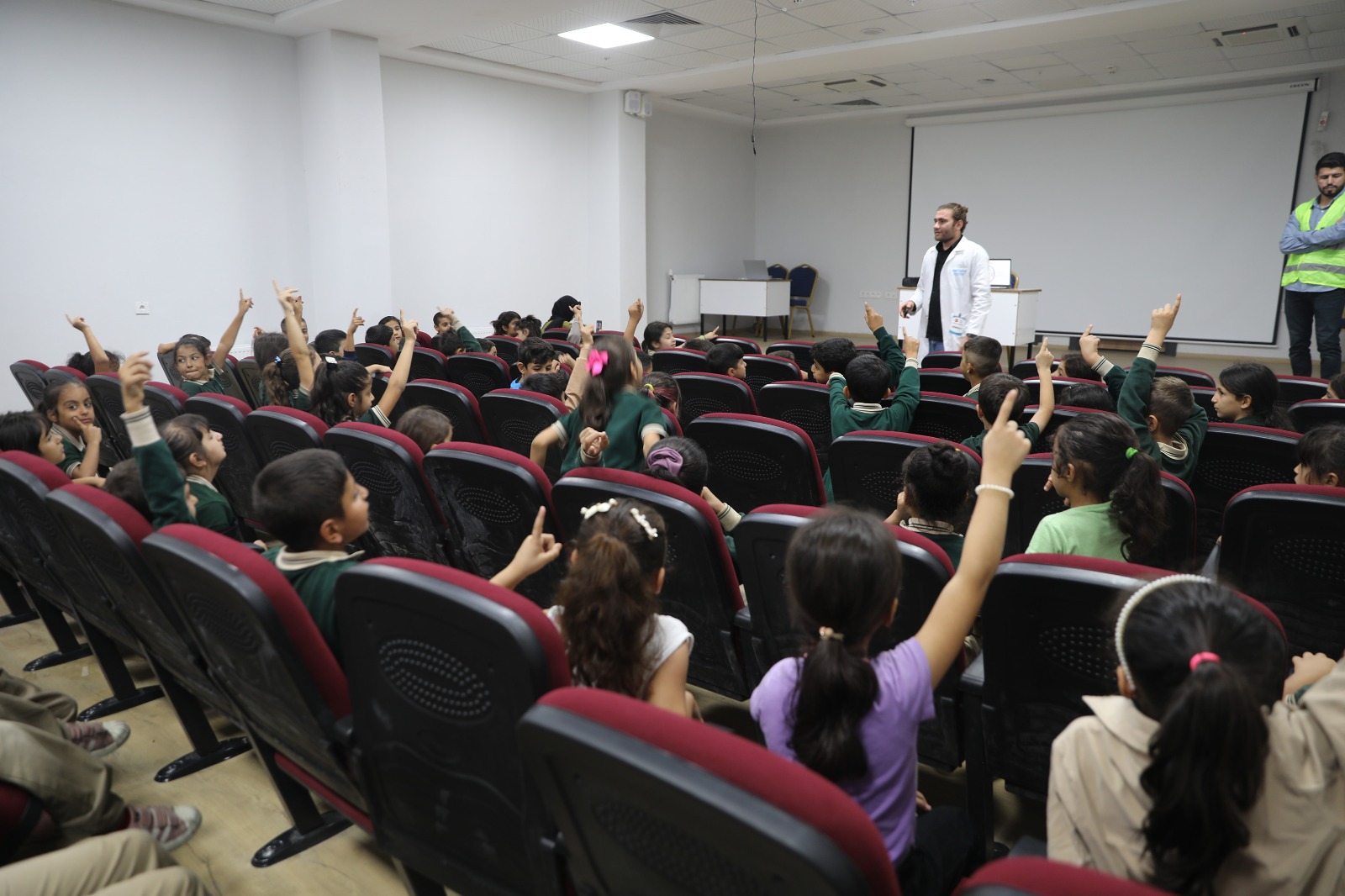 Haliliye’de çocuklara bilinçlendirme eğitimi