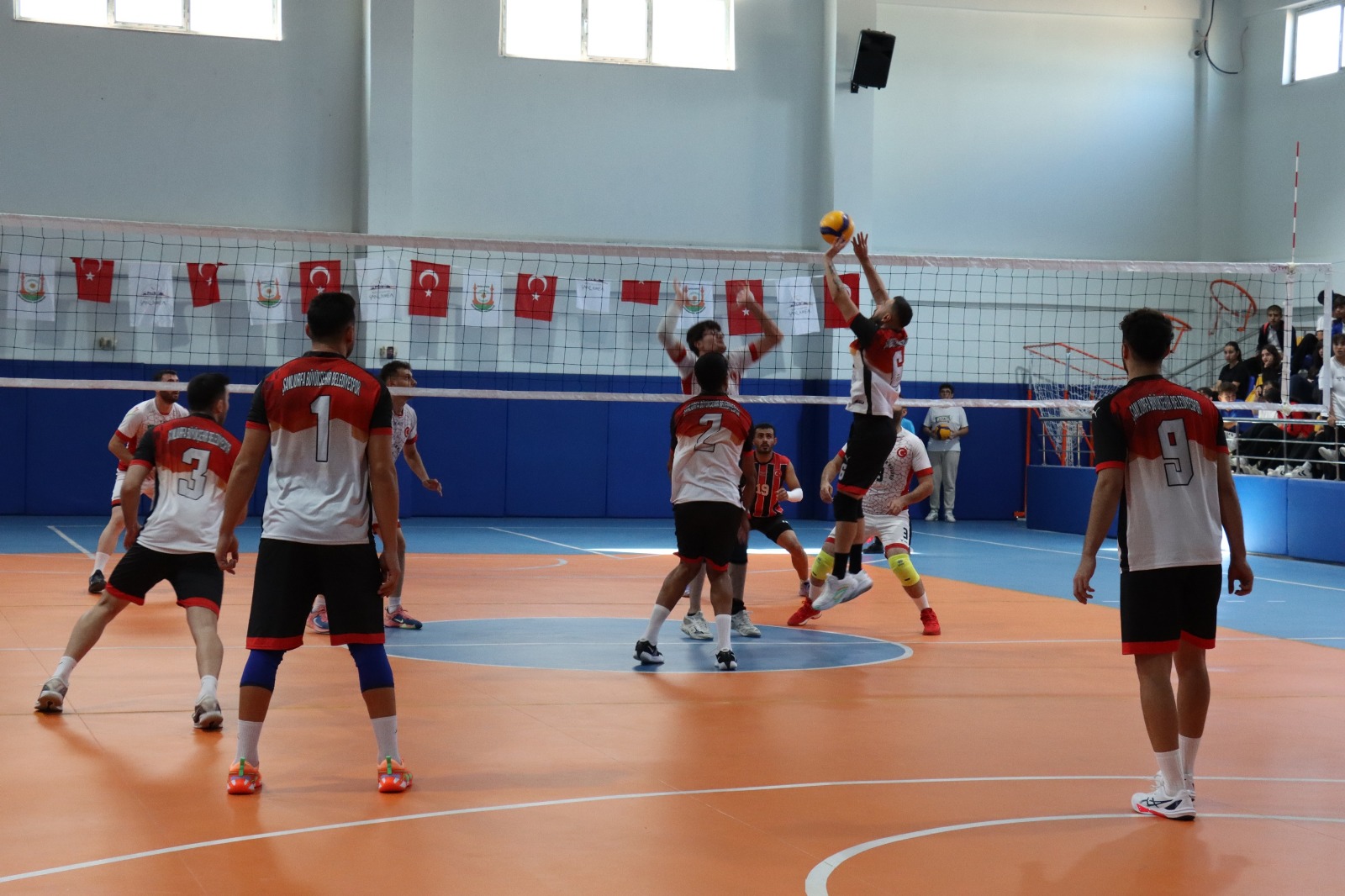 Büyükşehir Belediyespor zirveye yerleşti