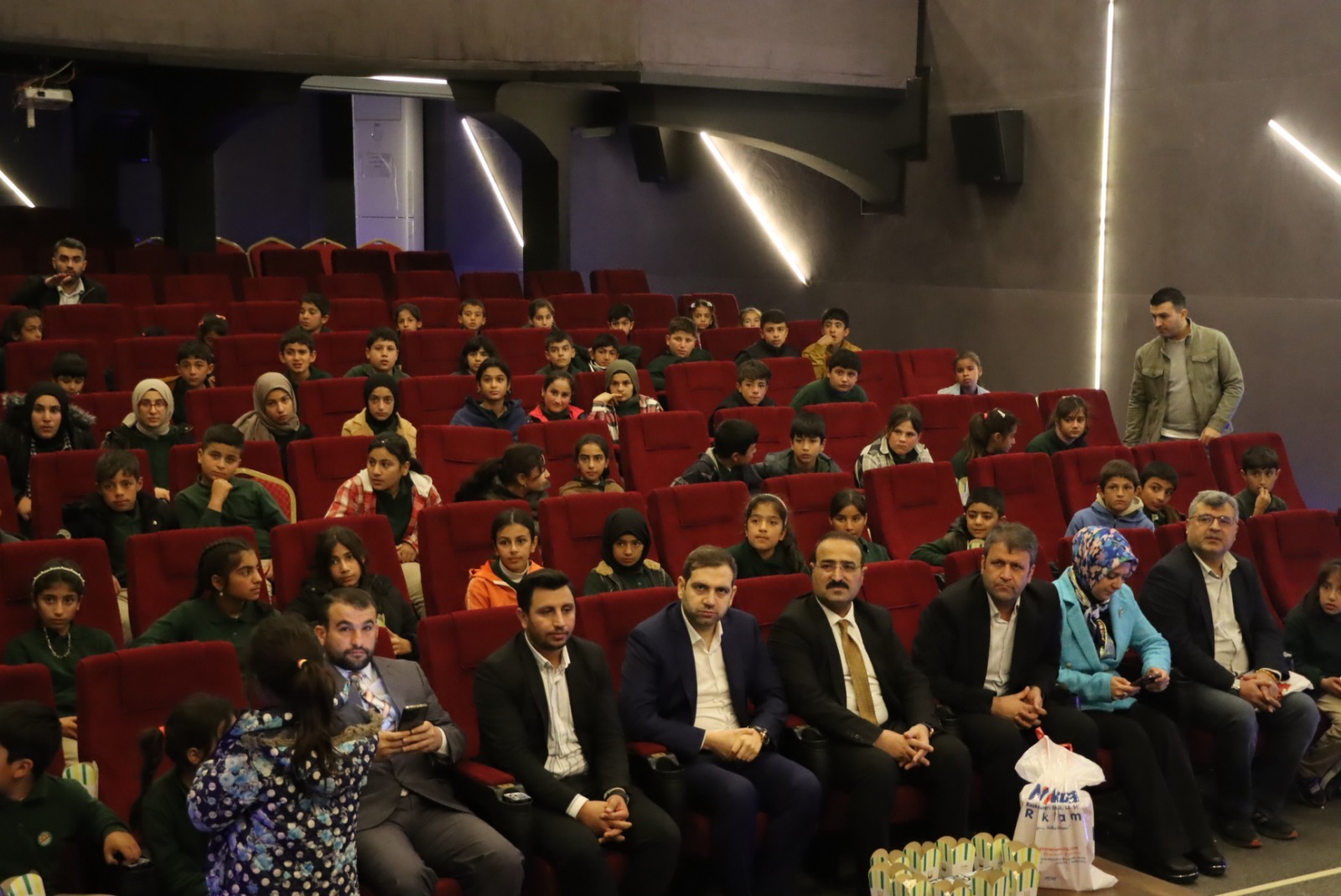 Urfa’da öğrencilere sinema keyfi