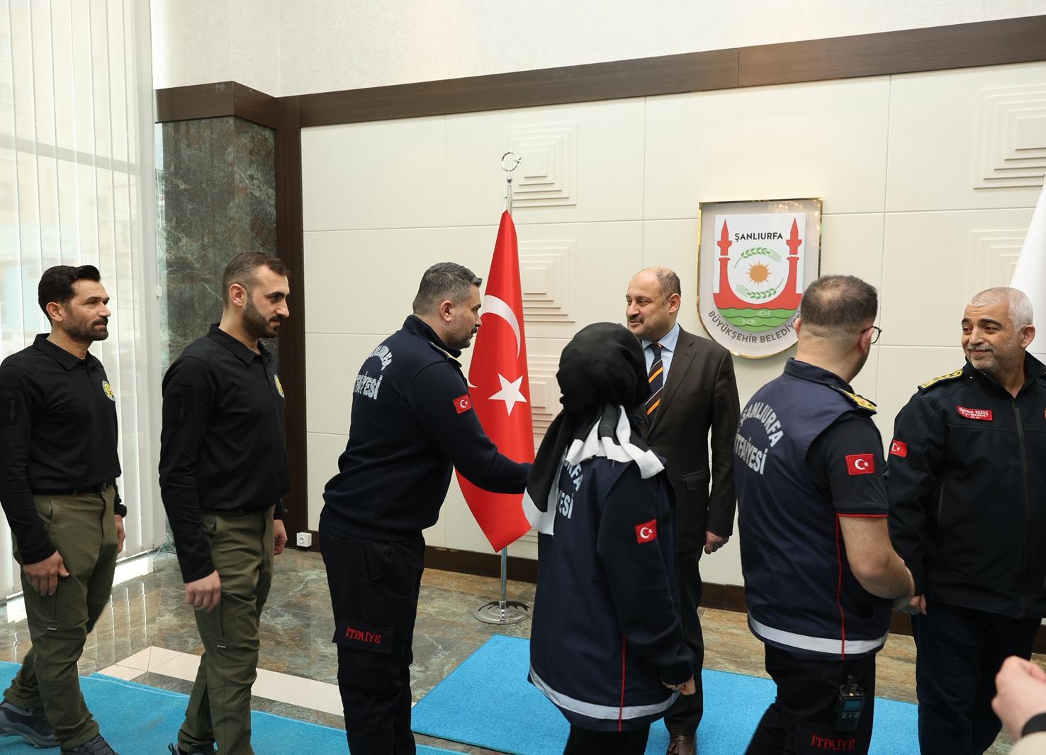 BAŞKAN GÜLPINAR, BELEDİYE PERSONELİYLE BAYRAMLAŞTI