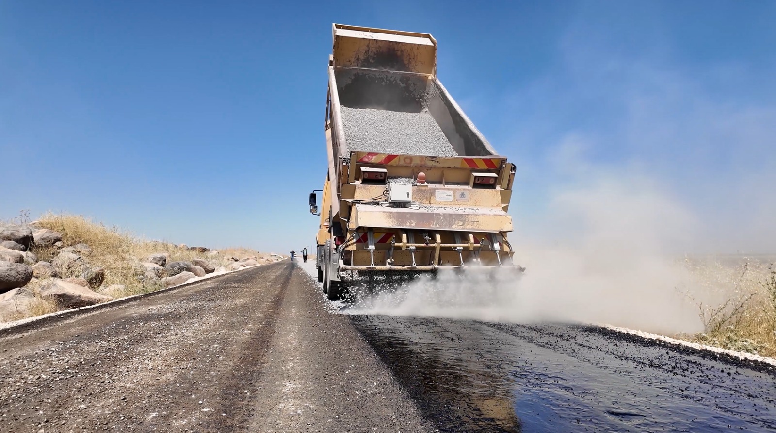HİLVAN’DA 8,5 KİLOMETRELİK YOL YENİLENDİ