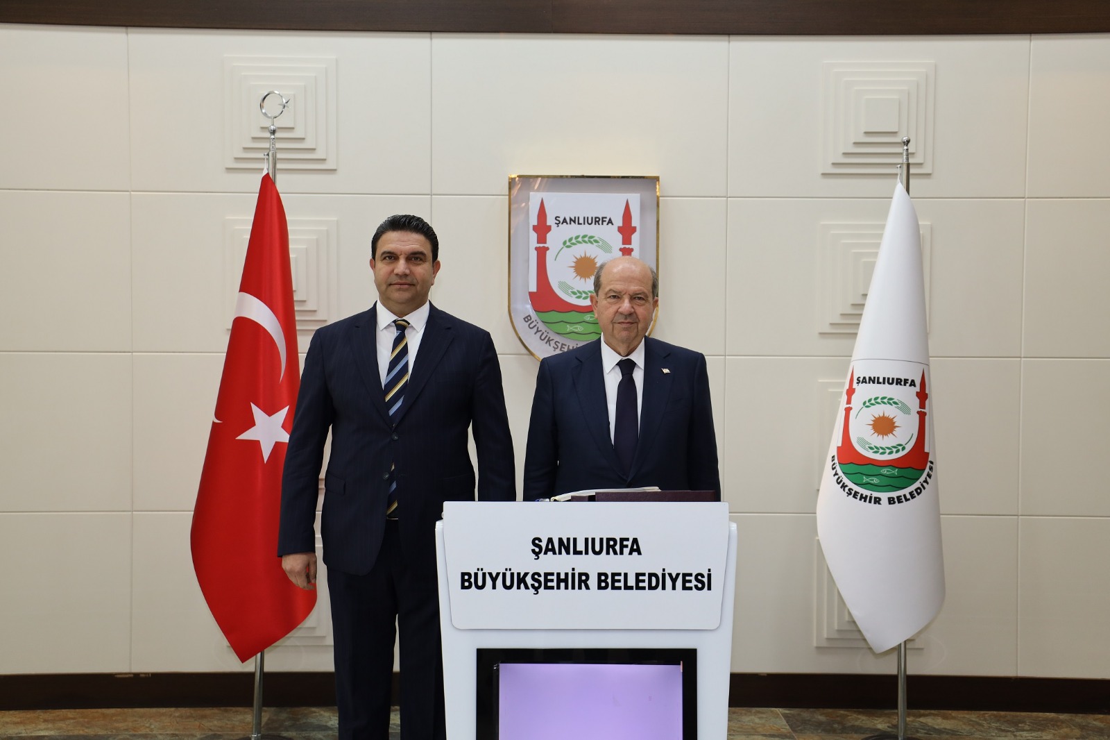 KKTC ESKİ CUMHURBAŞKANI TATAR’DAN ŞANLIURFA BÜYÜKŞEHİR BELEDİYESİ’NE ZİYARET