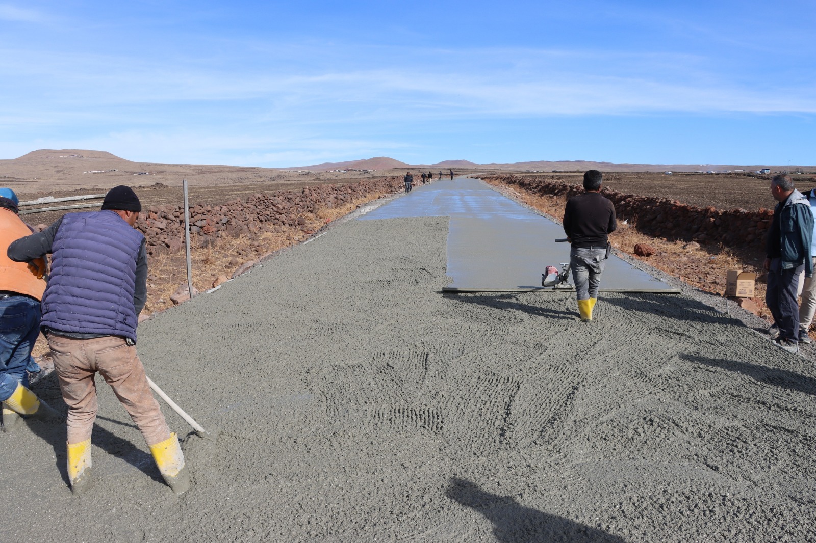 Siverek kırsalında 12 kilometrelik yol yenilendi