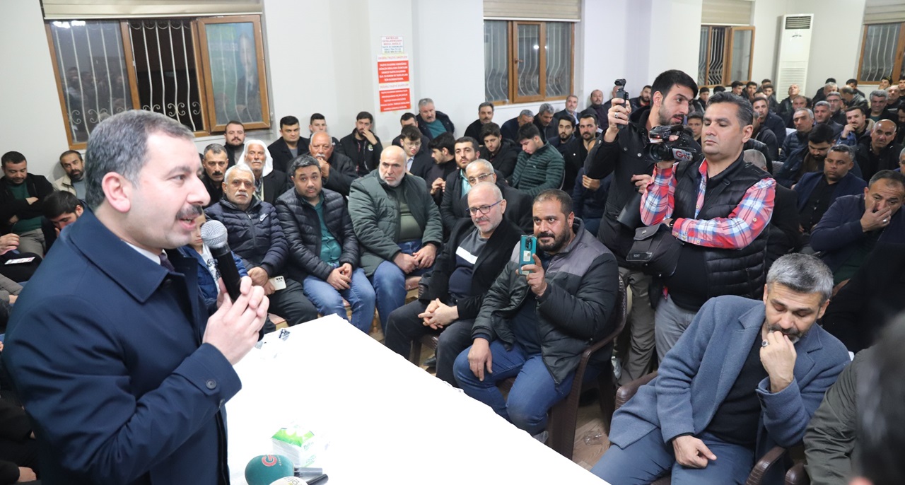 Başkan Baydilli’ye miting gibi ev toplantısı
