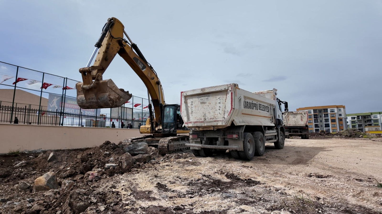 Karaköprü'de yol ağı genişliyor