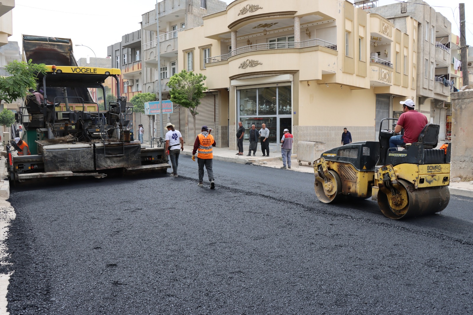 Suruç’ta yollar yenileniyor, yüzler gülüyor