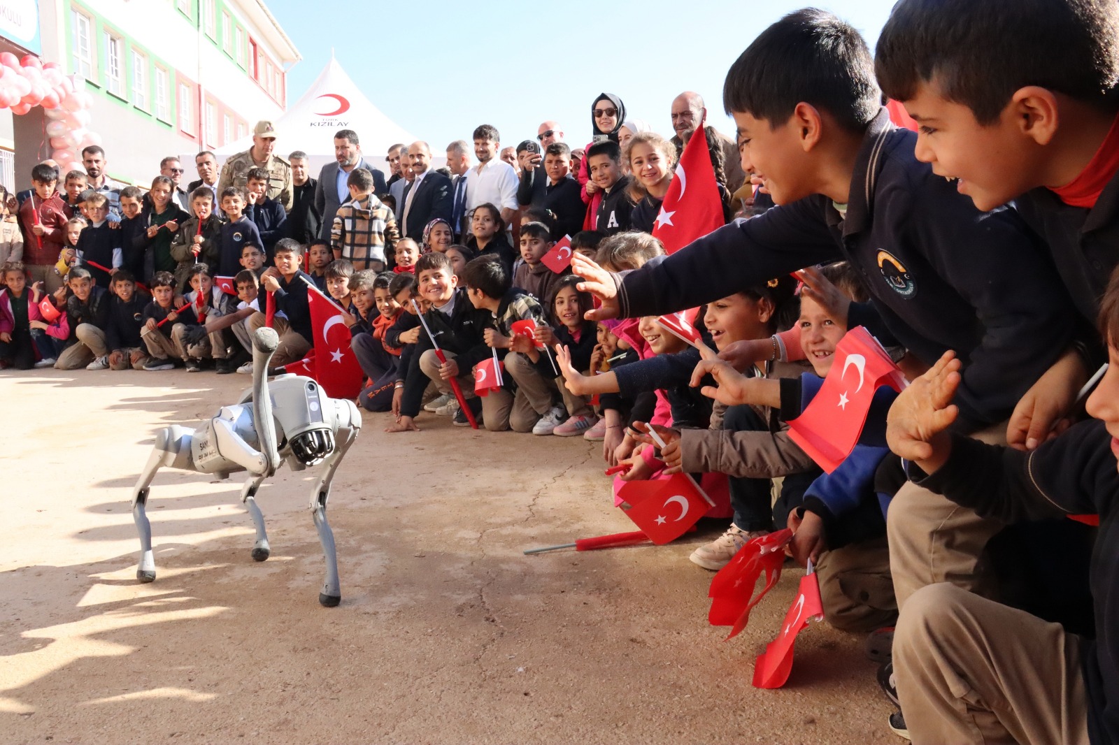 Kırsalda yüzlerce öğrenci bilimle buluştu