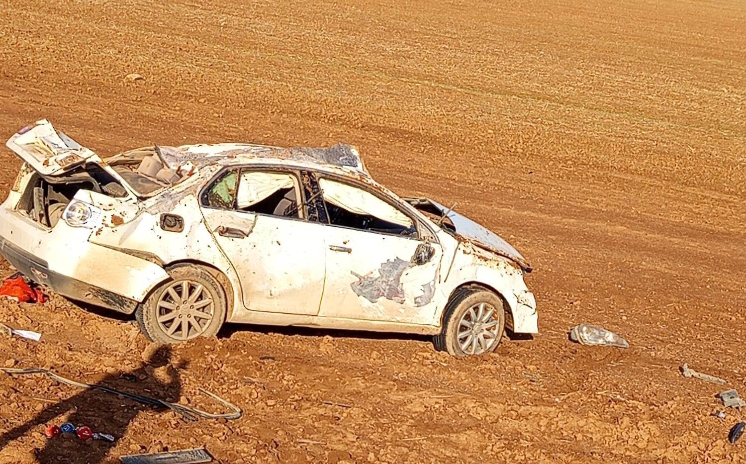 Ceylanpınar’da Otomobil Tarlaya Devrildi!